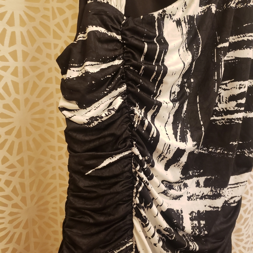Style Ruched Dress - Picture 2 of 9